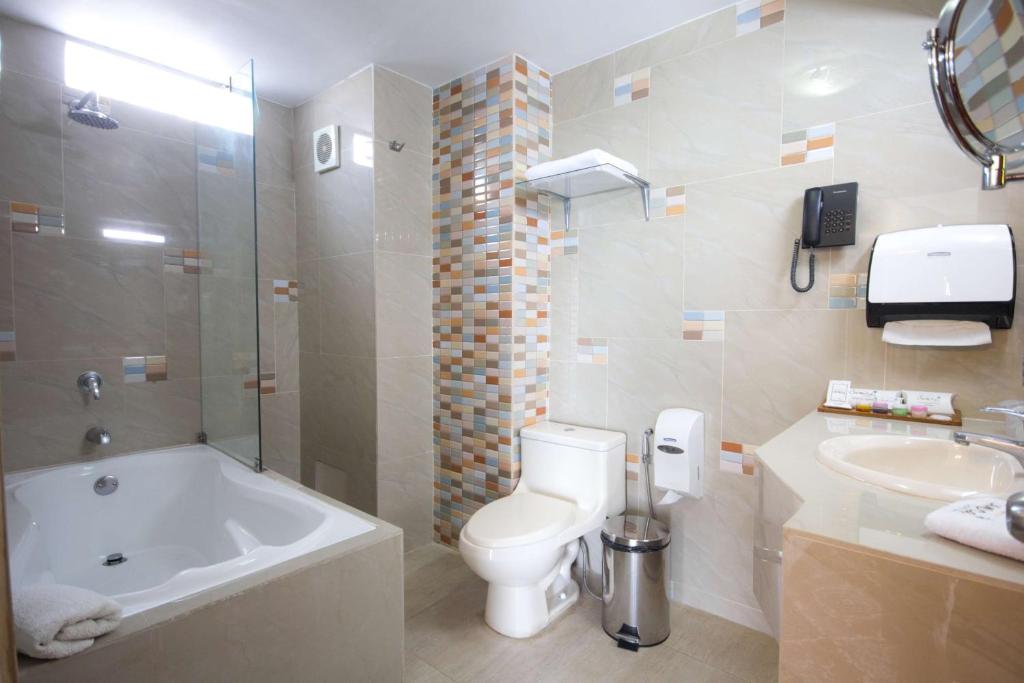 Executive King Suite - Image 4