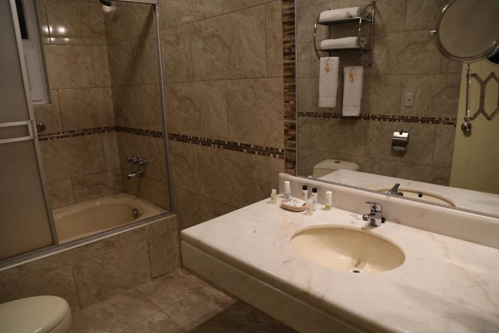 Stand Twin Room - Image 3