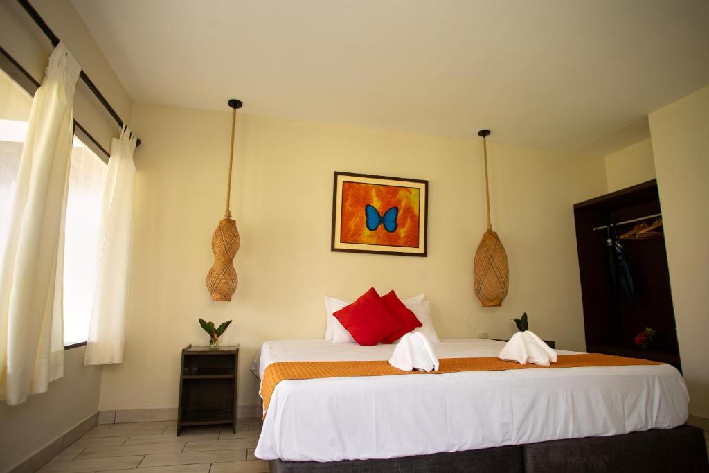 Double Room with Terrace - Image 3