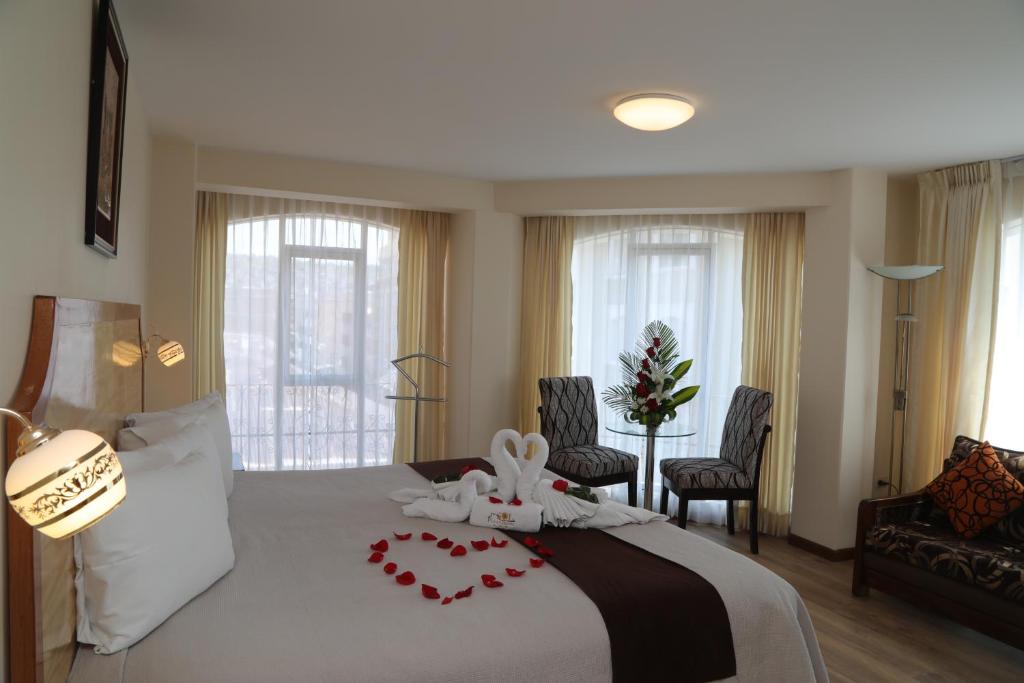 Queen Room - Image 1