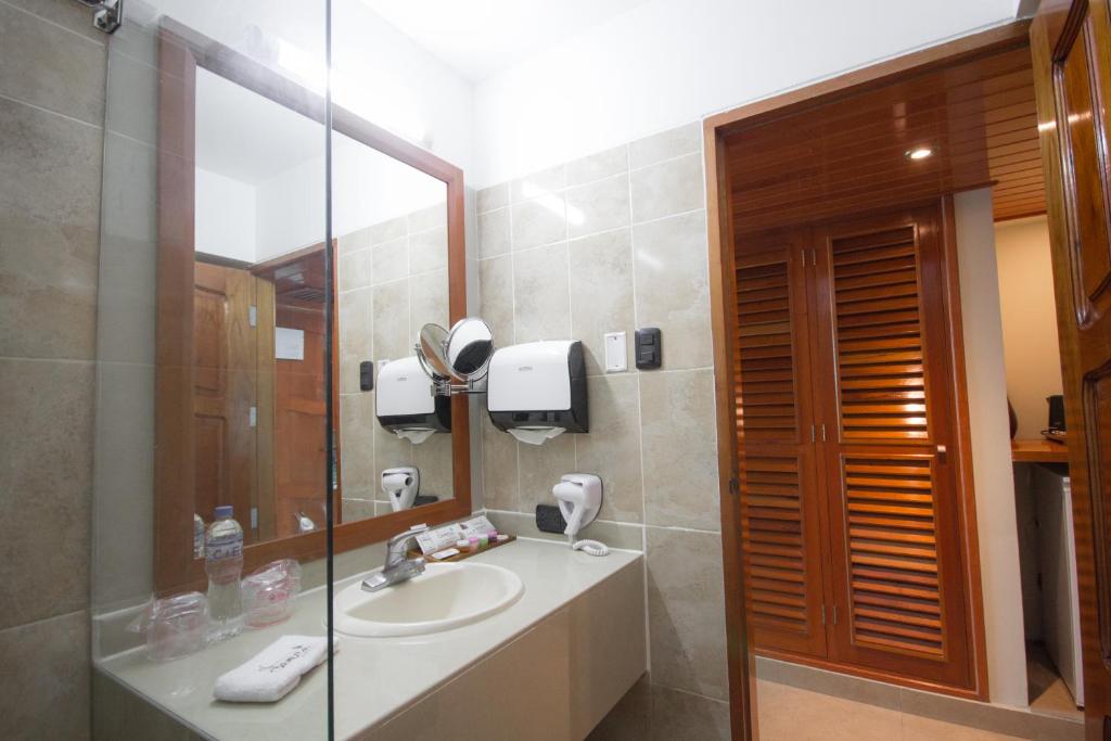 Executive King Suite - Image 3