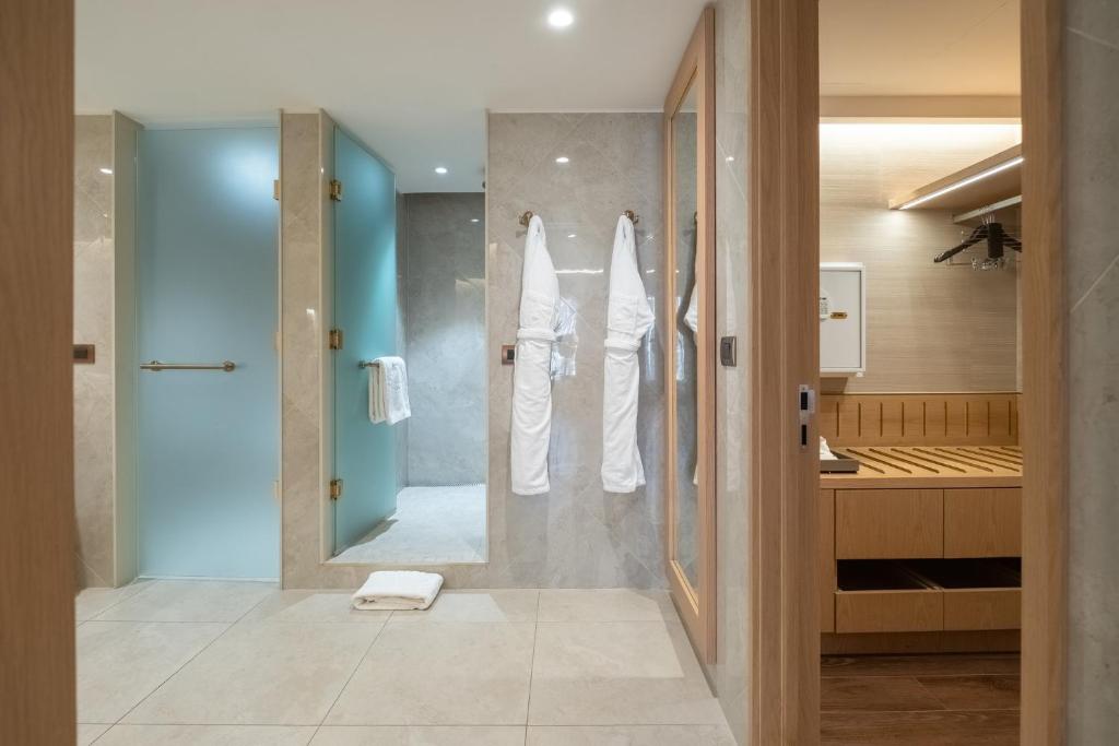 Premier Suite - Image 3