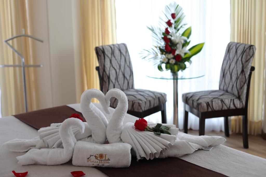 Queen Room - Image 2