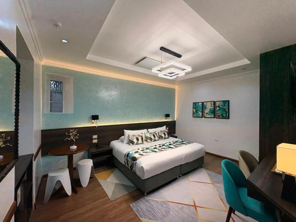 Sacha Suite Room - Image 4