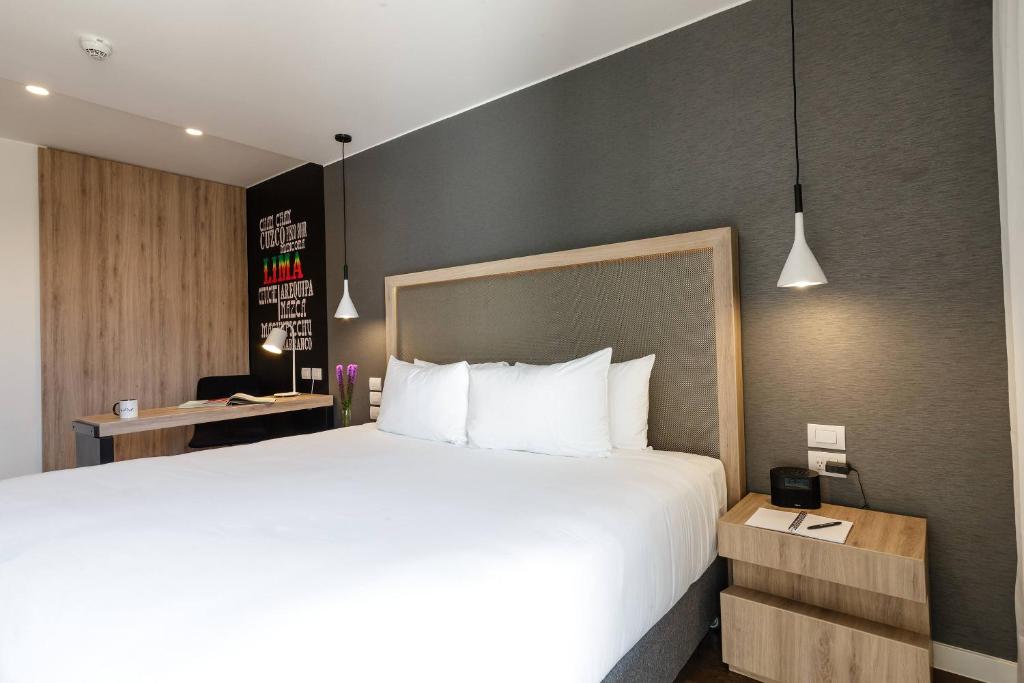 ROOM – KING BED - Image 2