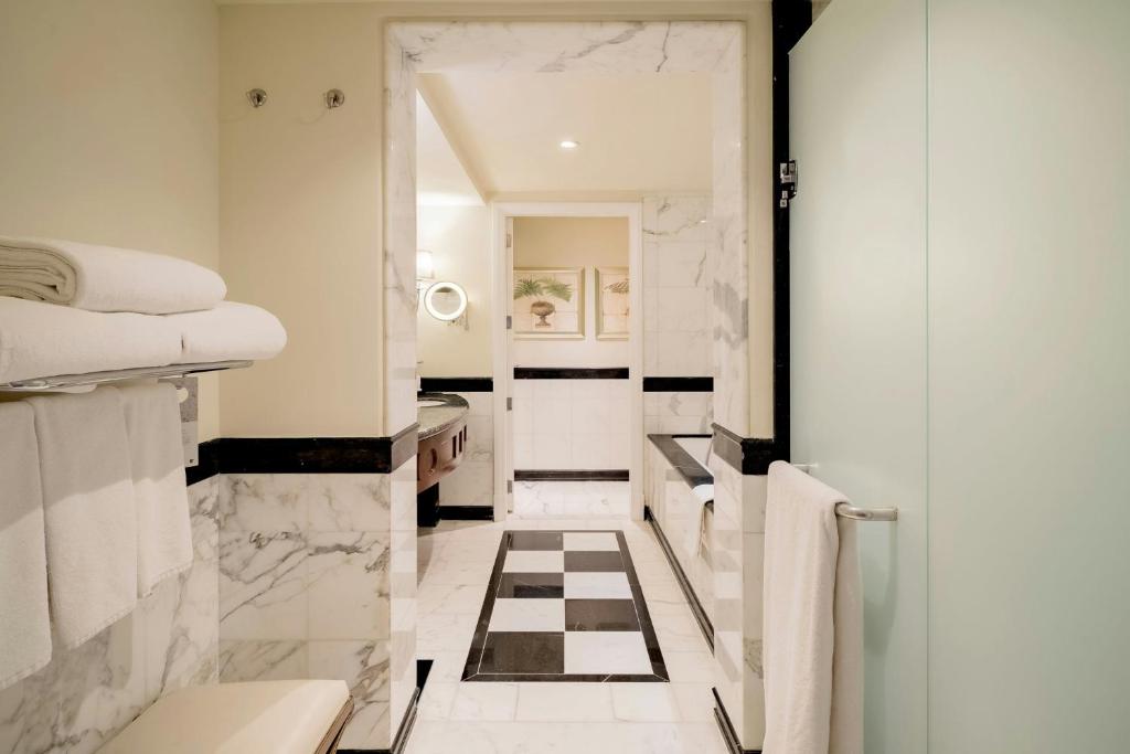 Presidential Suite - Image 4