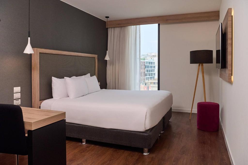 ROOM – KING BED - Image 1