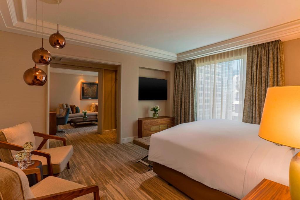 Executive Suite 1 King - Image 1