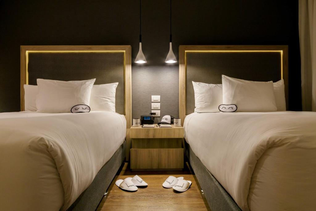 THE INNSiDE ROOM – 2 DOUBLE BEDS - Image 2