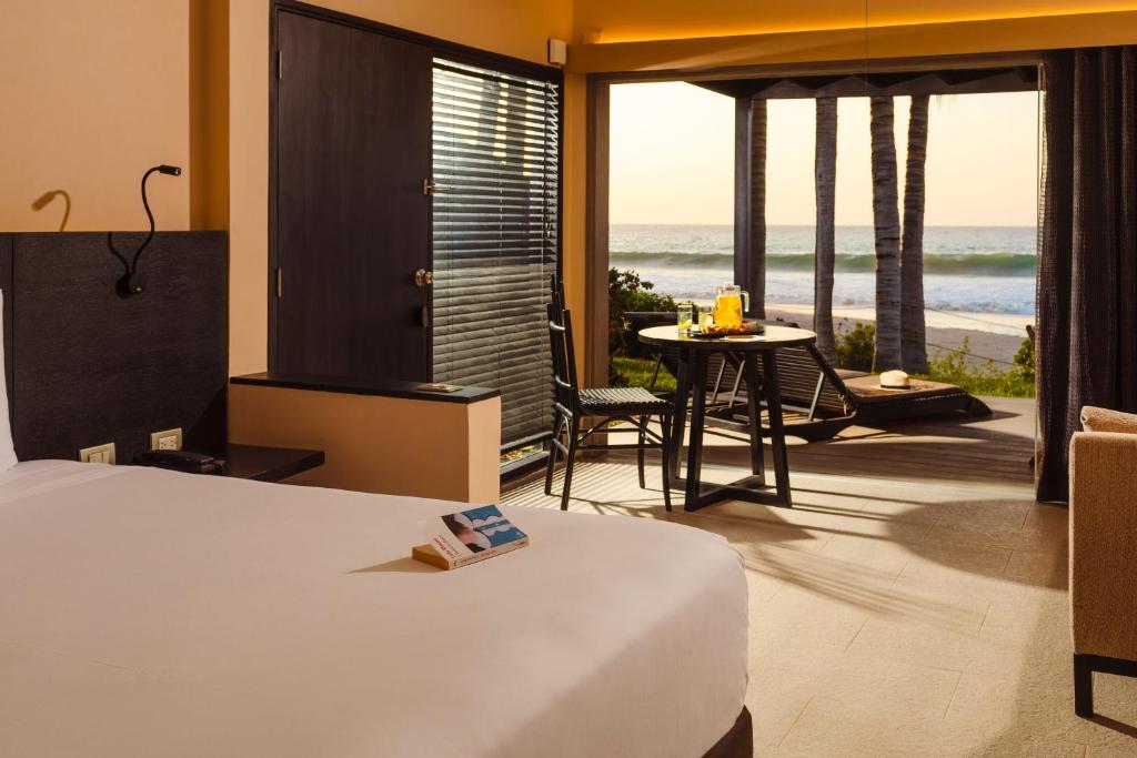 Beachfront Suite - Image 2