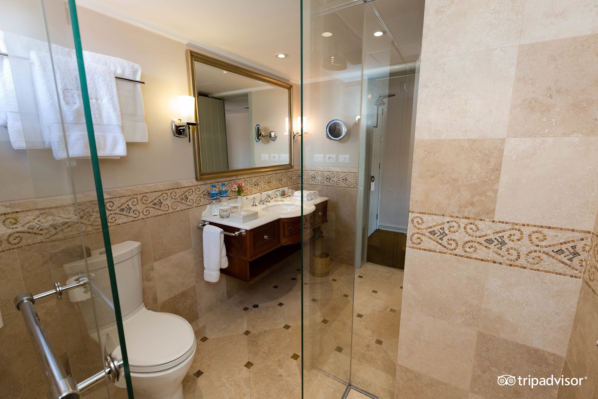 One Bedroom Suite - Image 4