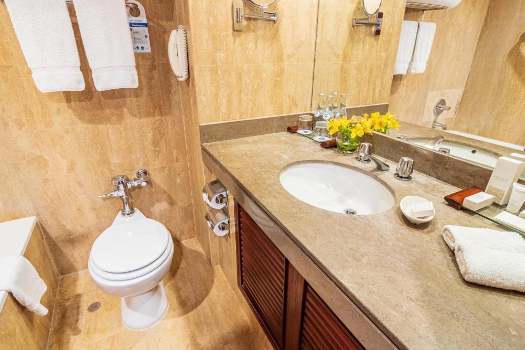 Superior Twin Room Lake View - Image 3