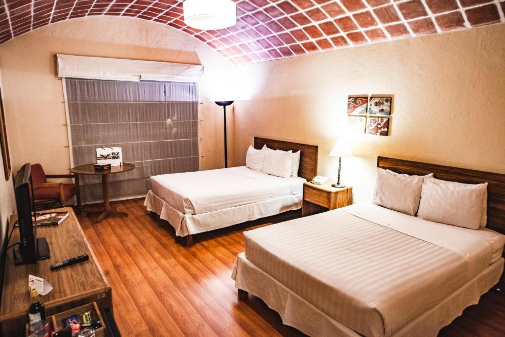 Superior Twin Room - Image 2