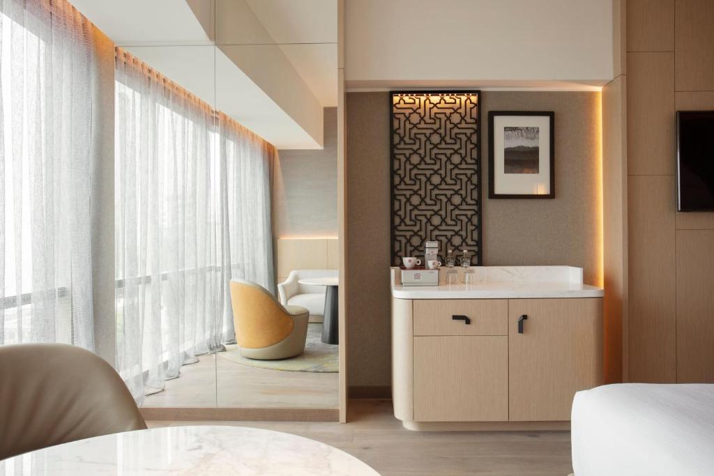 Executive Premium - Image 3