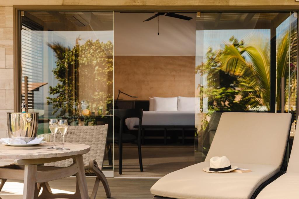 Deluxe Double View - Image 2