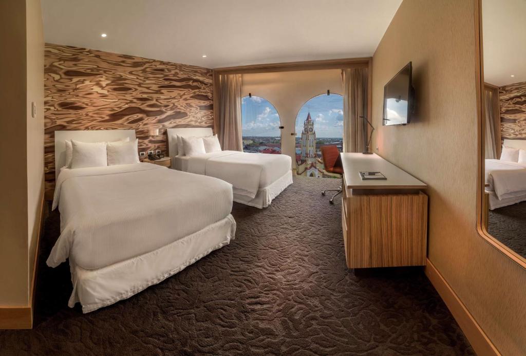 Double Room with 2 Beds - Image 1