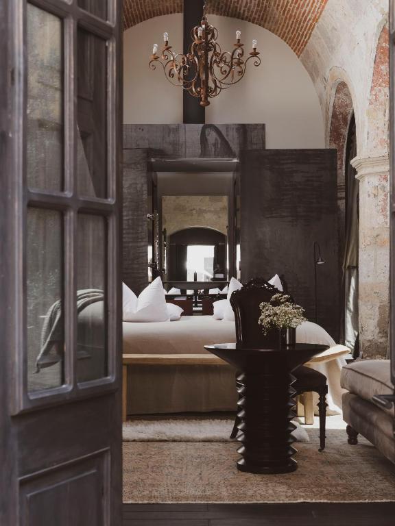 Deluxe Room - Image 1