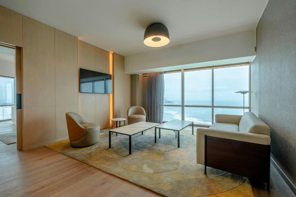 Master Suite - Image 3