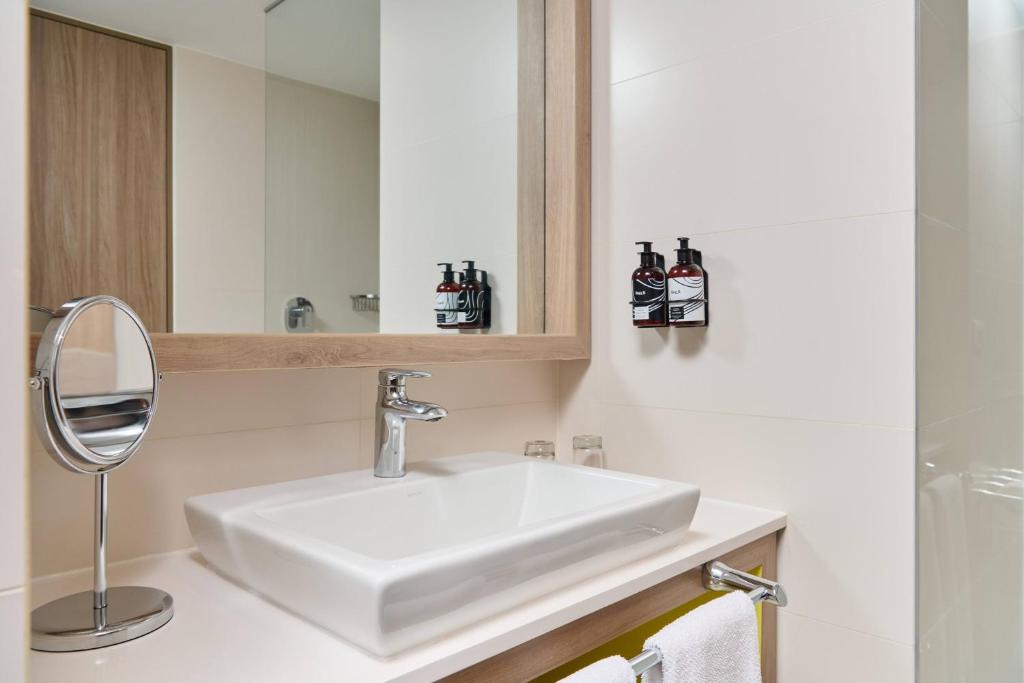 THE INNSiDE ROOM – 2 DOUBLE BEDS - Image 3