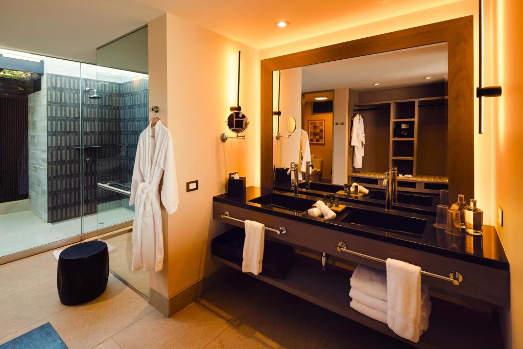 Deluxe Double View - Image 4