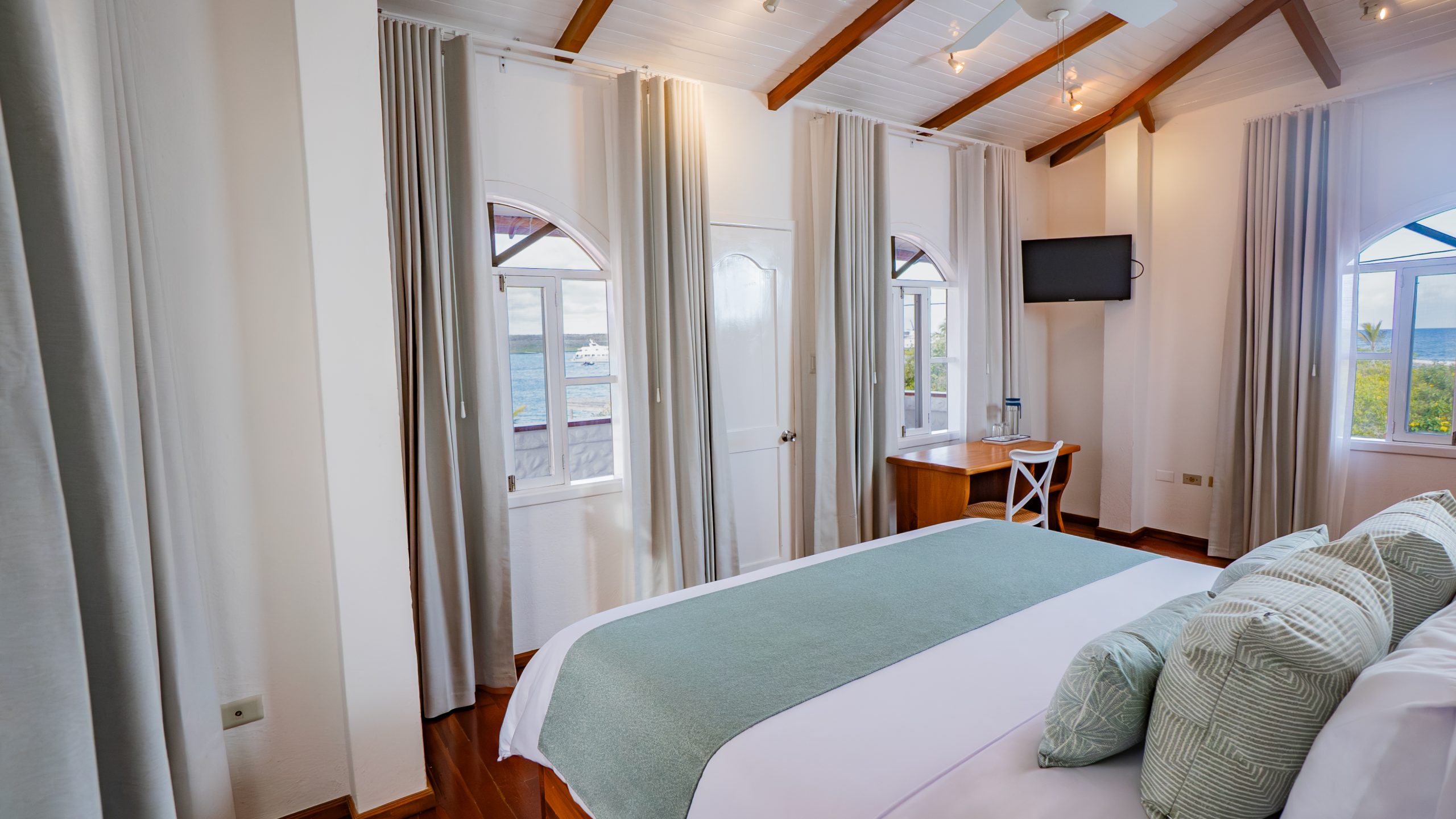 Superior Ocean View - Image 1