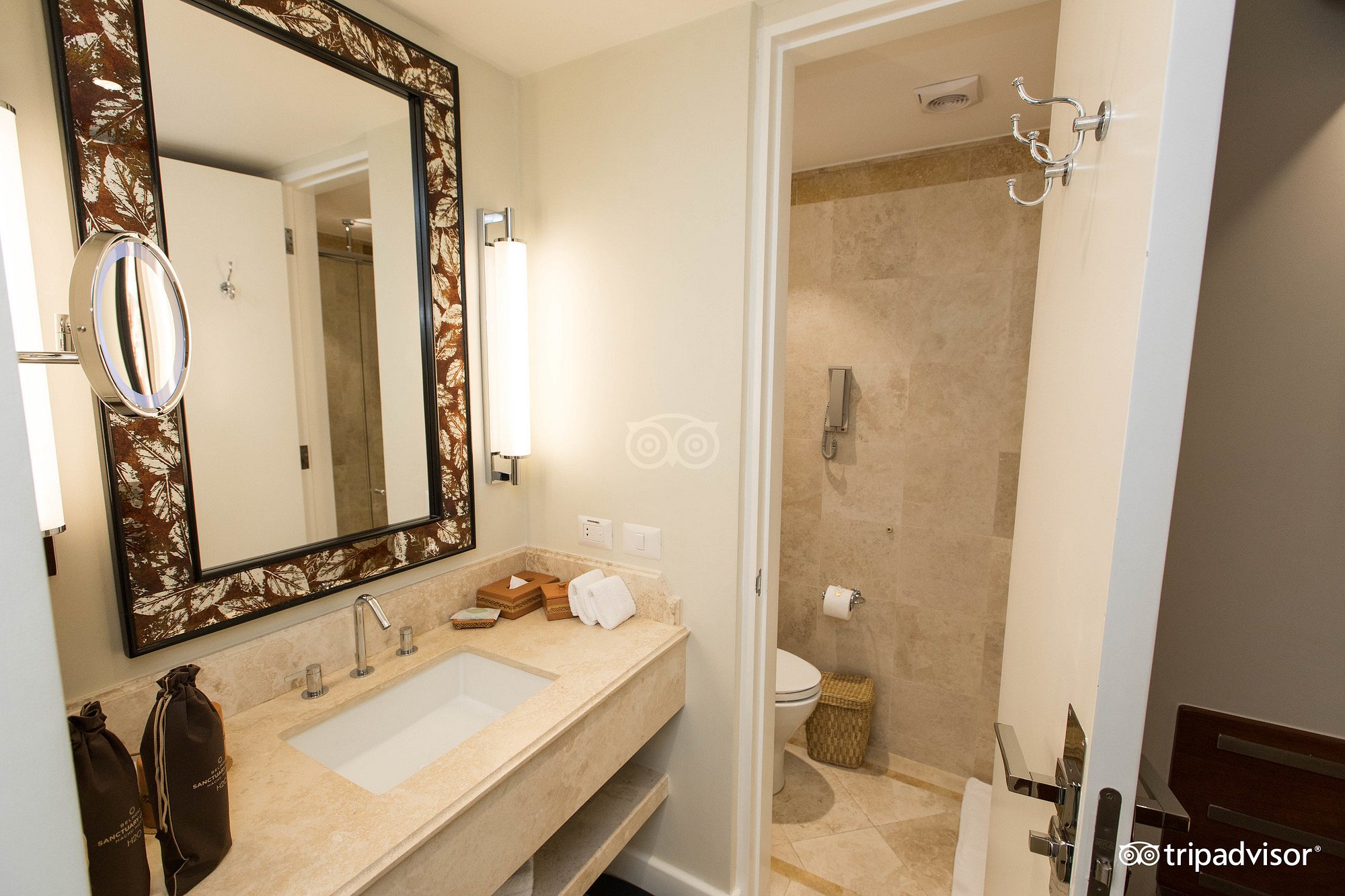 Deluxe Rooms - Image 3