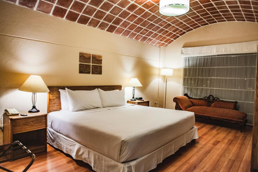 Deluxe Double Room - Image 1