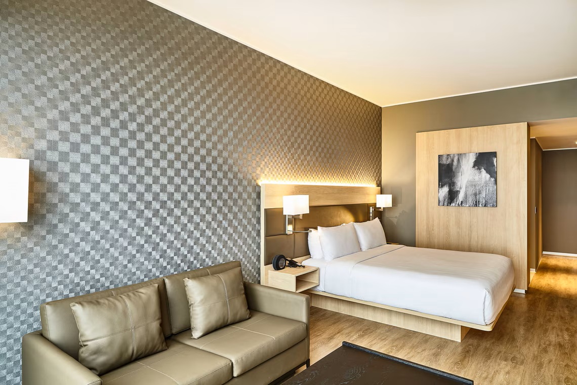 Junior Suite - Image 2