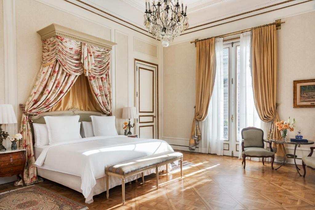 Presidential Mansion Suite - Image 1