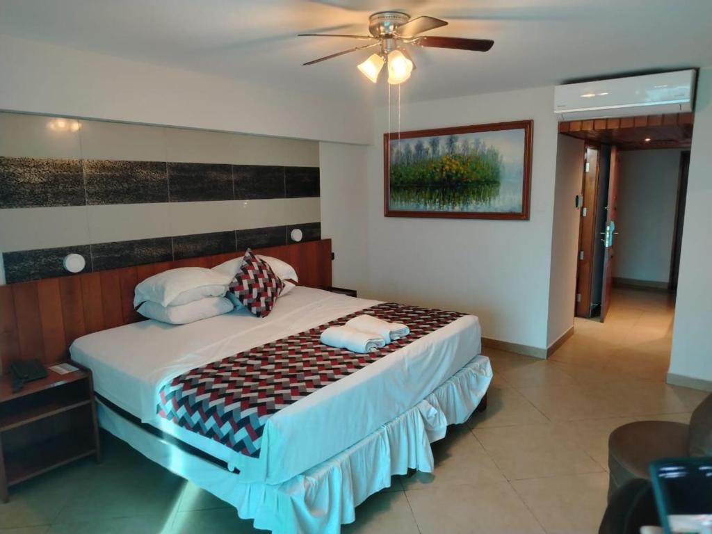 Executive King Suite - Image 2