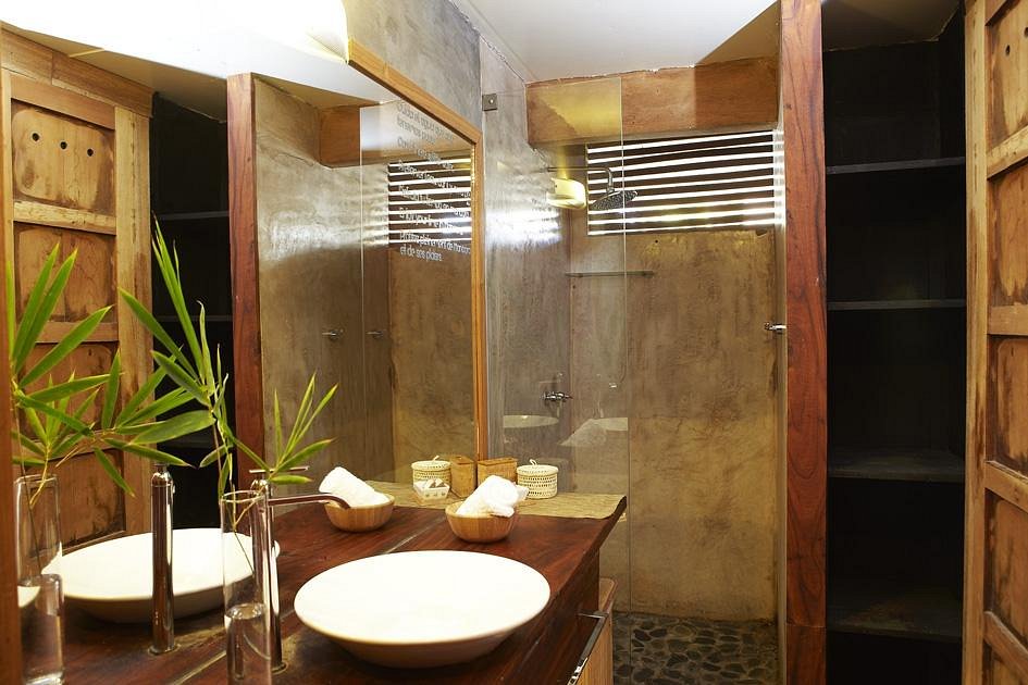 Double Room with Pool View - Image 3