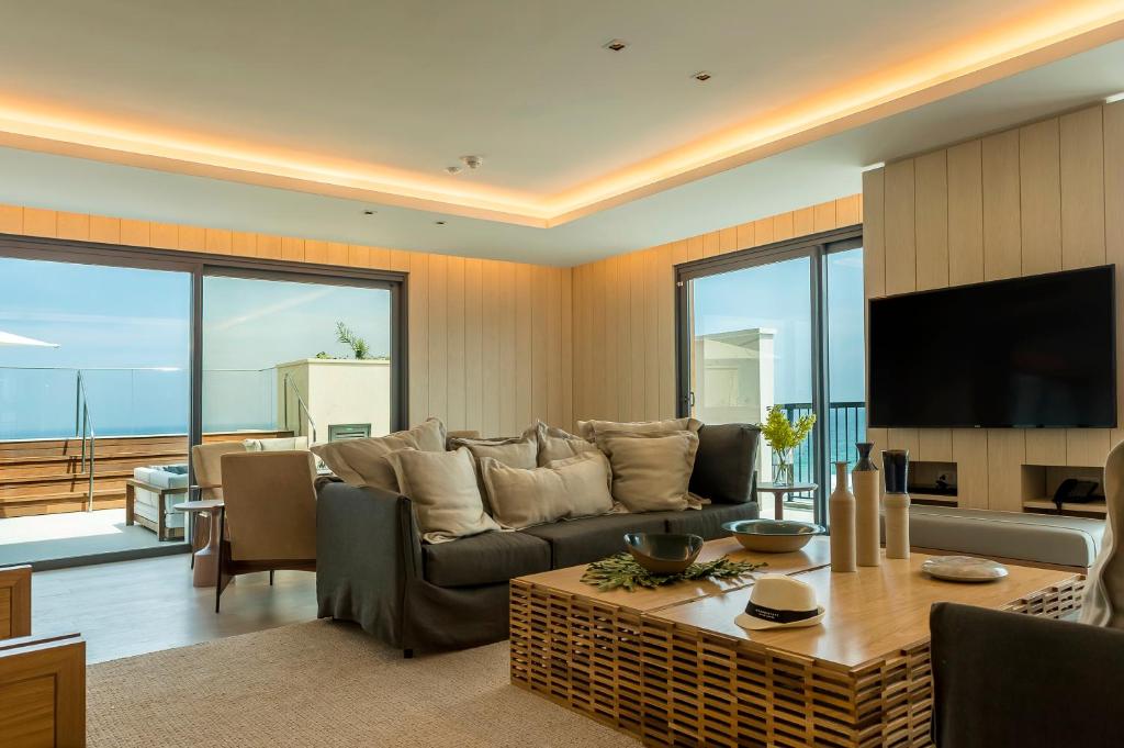 Executive Penthouse - Image 2