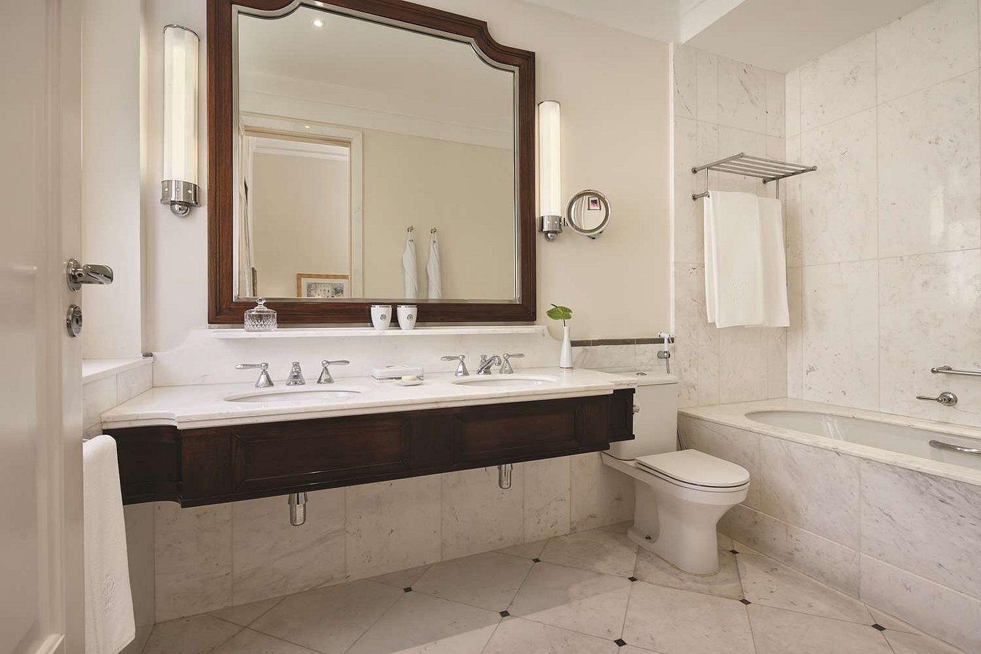 Superior Partial Ocean View Room - Image 3