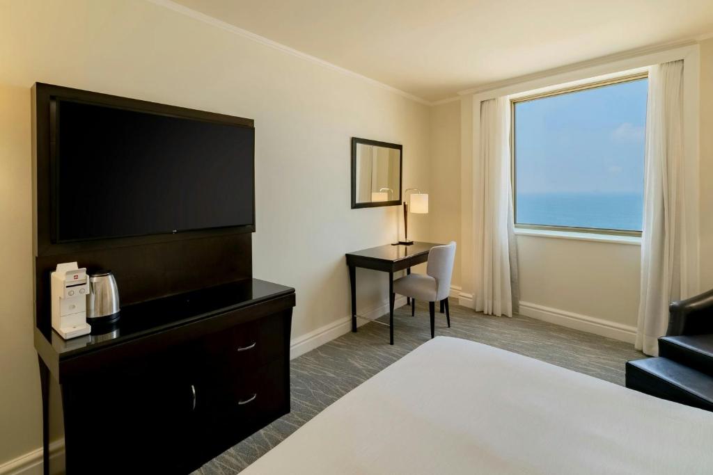 Executive Lounge - Image 3