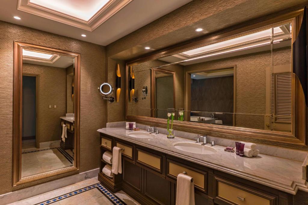 Presidential Suite - Image 3