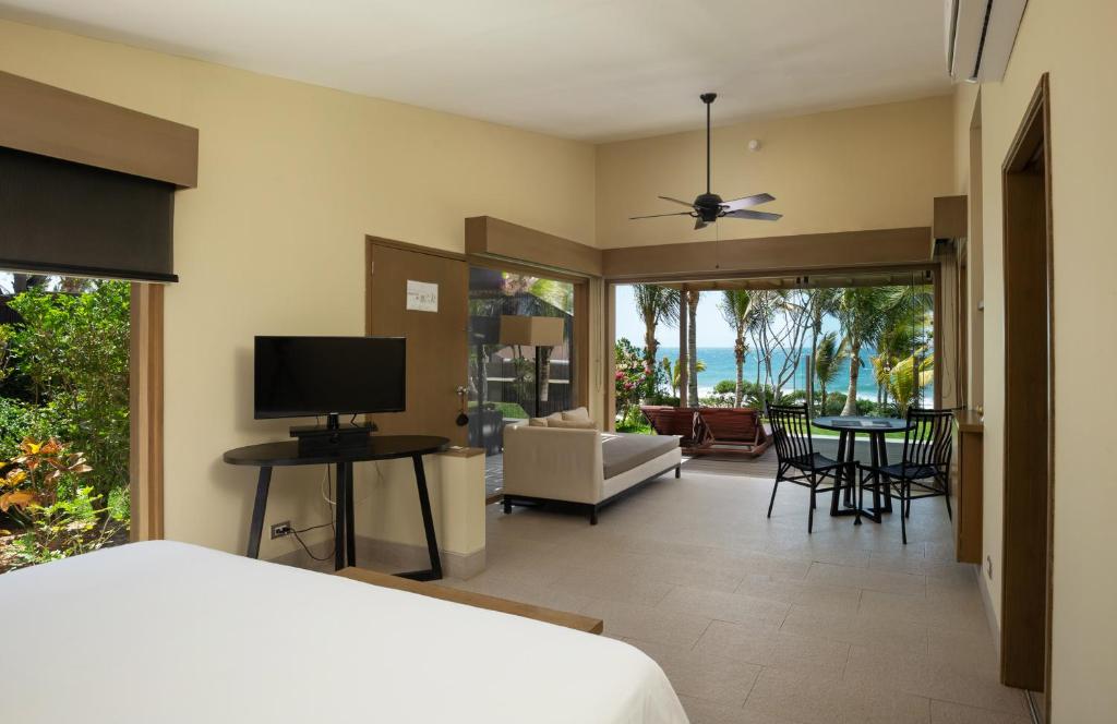 Beachfront Suite - Image 1
