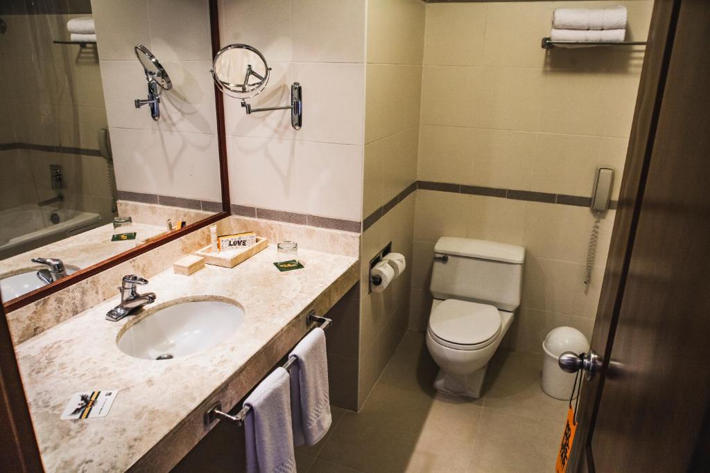 Superior King Room - Image 3