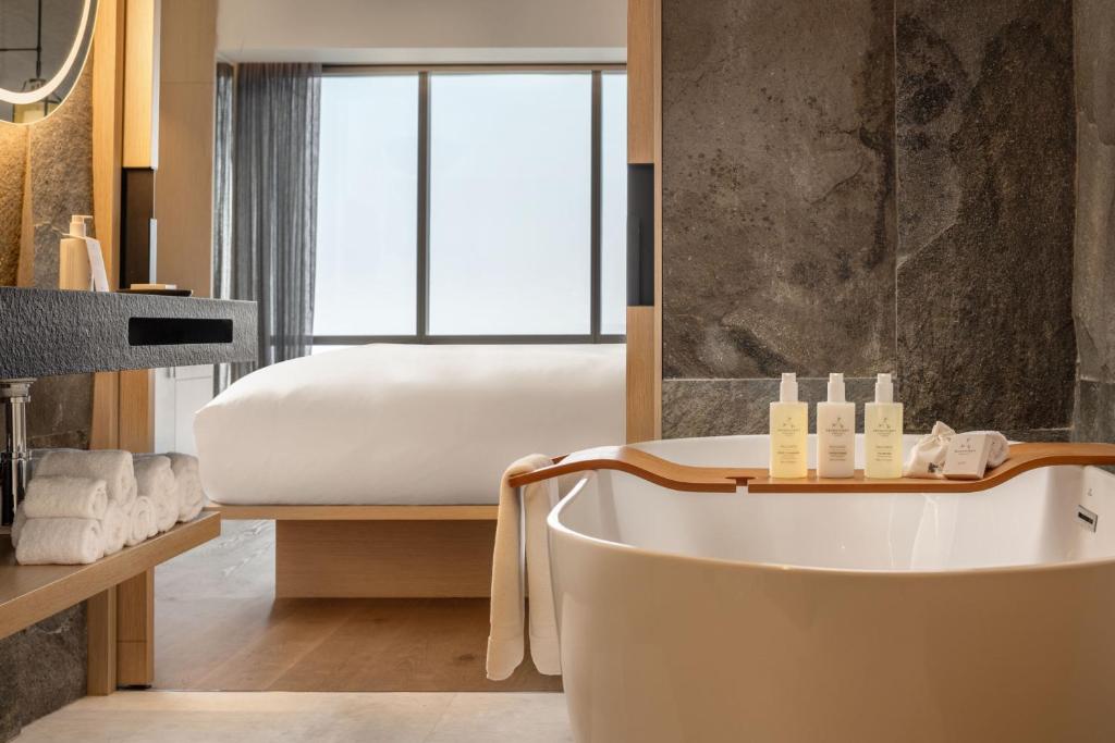 Executive Guest Room - Image 3