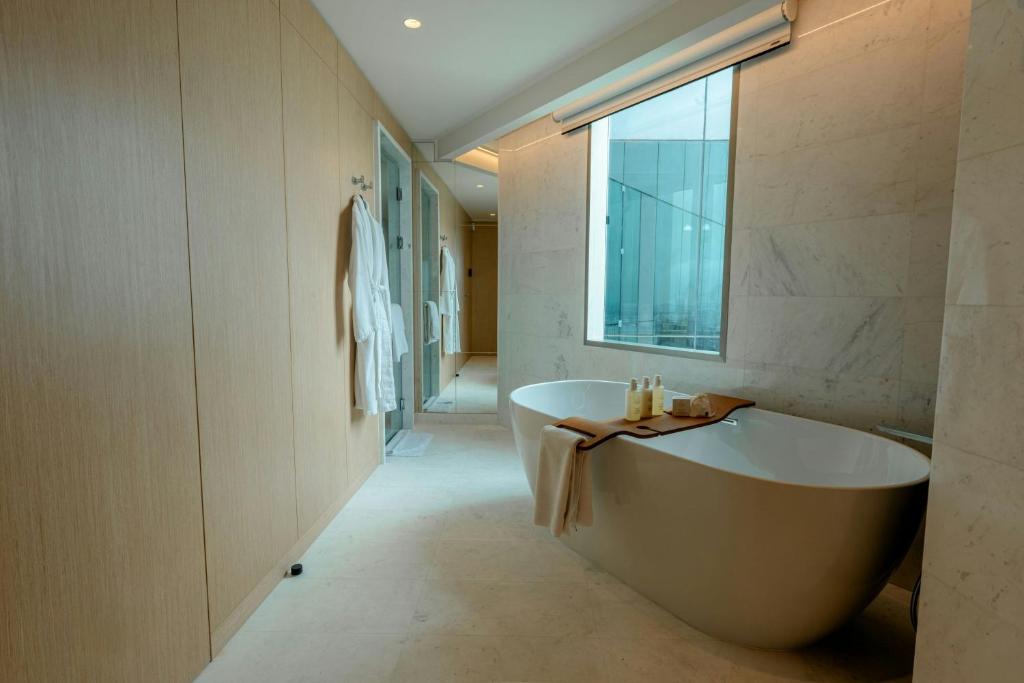 Master Suite - Image 4