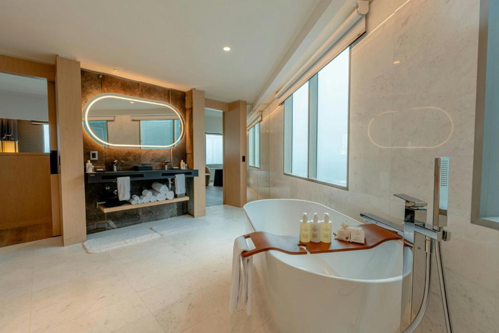 Junior Suite - Image 4