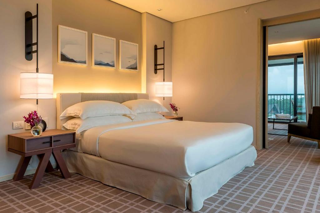 Ocean Lagoon Suite - Image 1