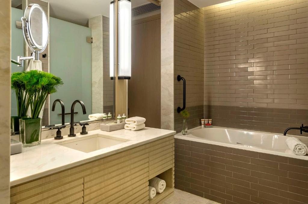 Oceanfront Suite - Image 3