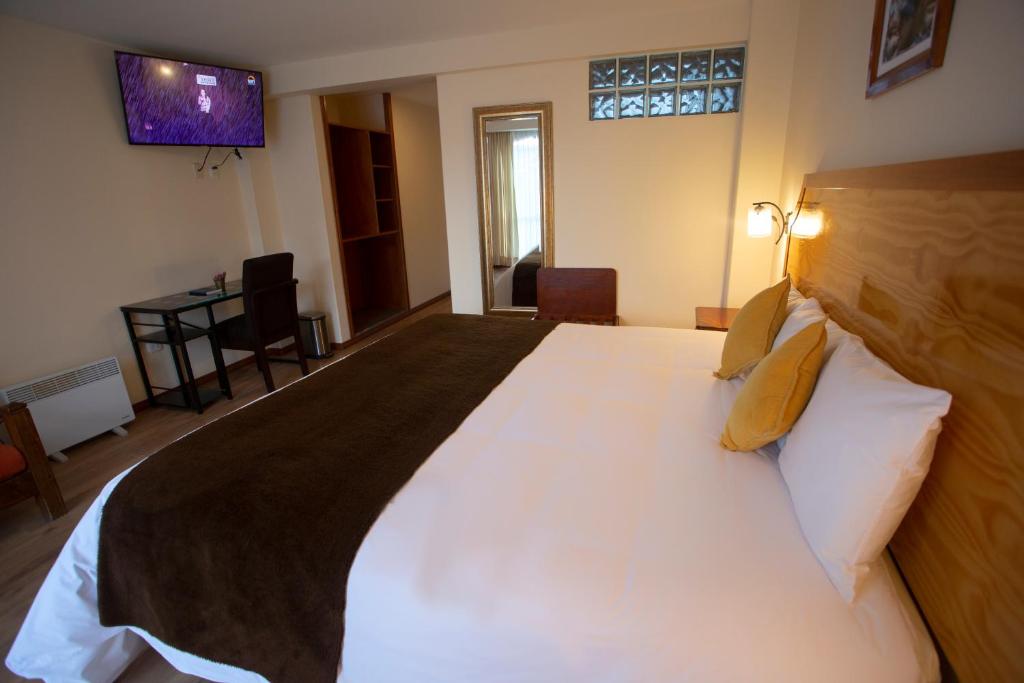 Queen Room - Image 3