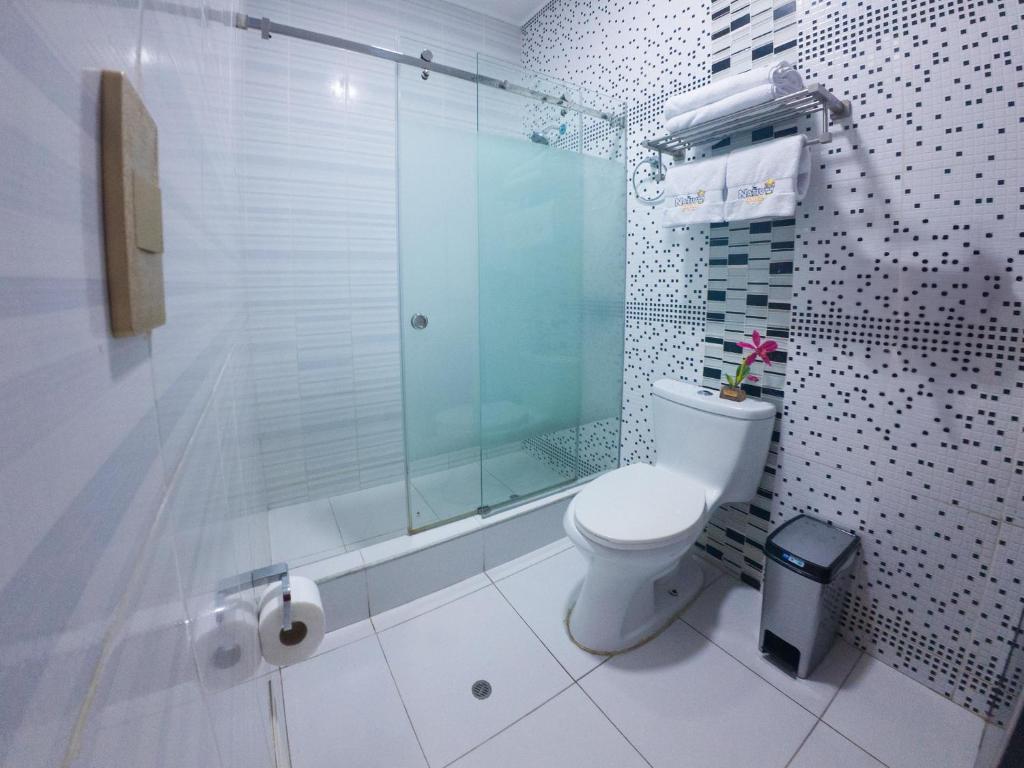 Deluxe King Suite - Image 4