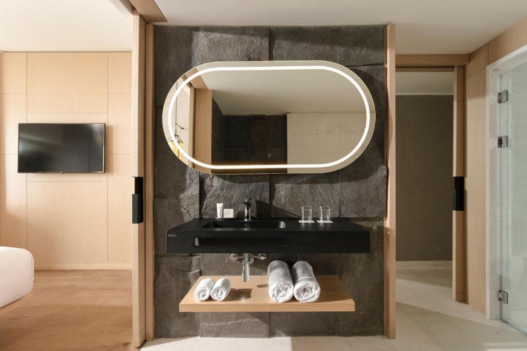 Executive Premium - Image 4